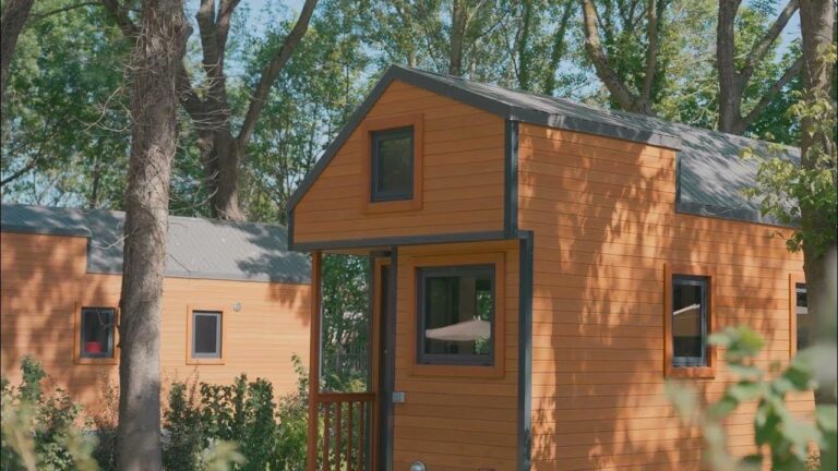 Découvrez la Tiny House Montana de Quadrapol, une maison en bois parfaite pour toute la famille ! 🏡✨

Dotée de deux mezzanines doubles, elle peut…